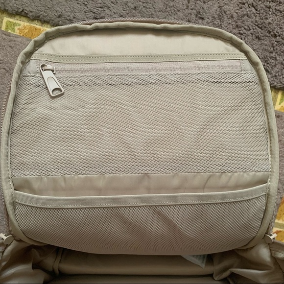 Alphalete ‘Voyager’ Pro Backpack (OS) - beige - Picture 6 of 6